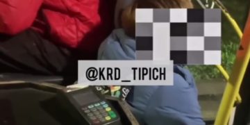 В автобусе в Краснодаре сняли на видео неадекватного ребенка