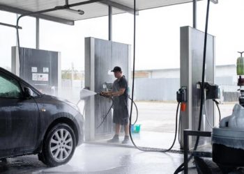 В Сочи на пути в Красную Поляну выставили на продажу автомойку за 15,8 млн