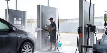 В Сочи на пути в Красную Поляну выставили на продажу автомойку за 15,8 млн