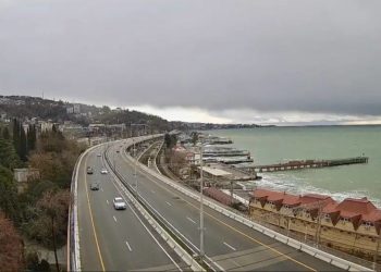 В Сочи ожидаются волны до 4,5 метра и ветер до 22 м/с