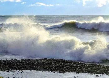 В Сочи ожидаются волны высотой до 1,8 метра 1 января