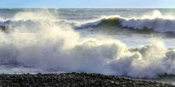 В Сочи ожидаются волны высотой до 1,8 метра 1 января