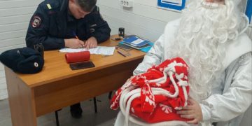 С Новым штрафом! Анапский Дед Мороз получил «подарок» от полиции