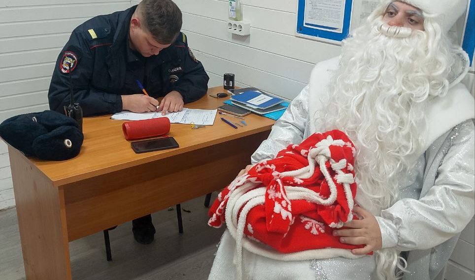 С Новым штрафом! Анапский Дед Мороз получил «подарок» от полиции