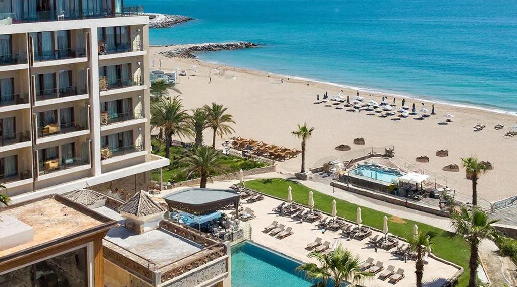 В центре Сочи за 3,5 млрд рублей продается гостиница с собственным пляжем