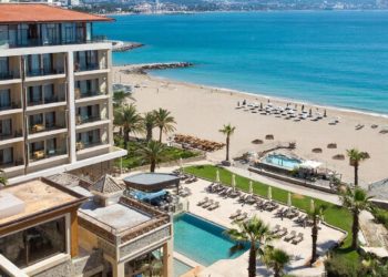 В центре Сочи за 3,5 млрд рублей продается гостиница с собственным пляжем