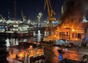 Опубликовано фото крупного пожара в порту Темрюка после ночной атаки БПЛА