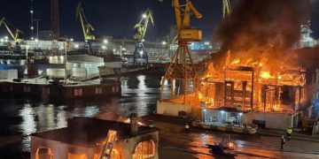 Опубликовано фото крупного пожара в порту Темрюка после ночной атаки БПЛА