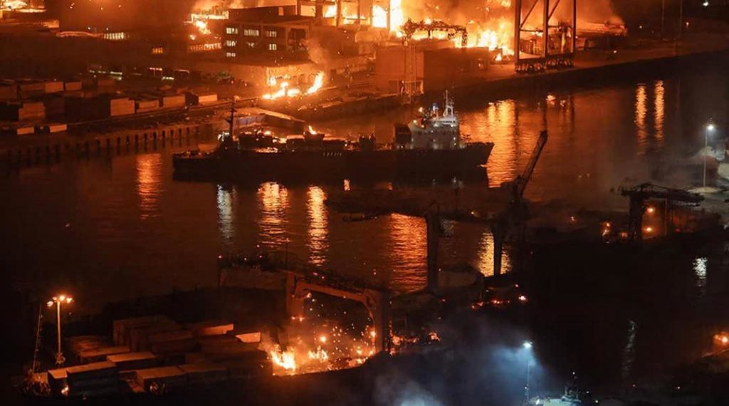 В Темрюке повреждены портовые объекты в результате атаки БПЛА, возник пожар