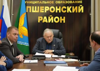 Константин Затулин обсудил с жителями Апшеронска проблемы с дорогами и ЖКХ