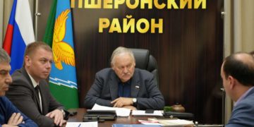 Константин Затулин обсудил с жителями Апшеронска проблемы с дорогами и ЖКХ