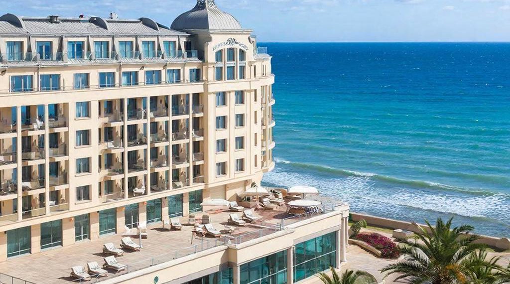 В Сочи за 170 млн продают гостиничный комплекс на берегу горной реки