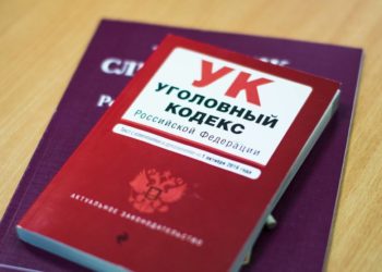 На Кубани женщина оставляла своего ребенка на улице в одном памперсе