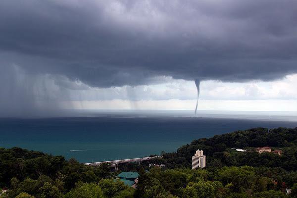 В Сочи ожидаются смерчи над морем 16 декабря