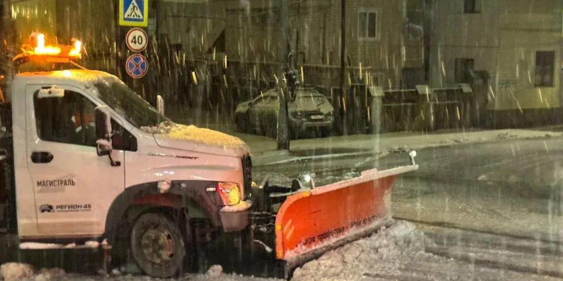 Прошунин: к расчистке дорог в Красной Поляне привлекли семь единиц техники