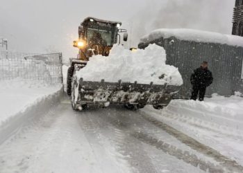Дороги в Краснодарском крае расчищают от снега около 180 единиц техники