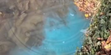 В реку в Сочи сливают голубую жидкость