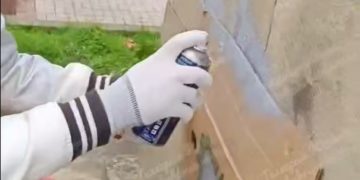 В Туапсе мужчина разрисовал памятник Ленину