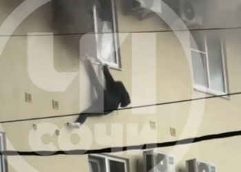 «ЧП Дагомыс»: в Сочи скончалась девушка, выпавшая из окна при пожаре