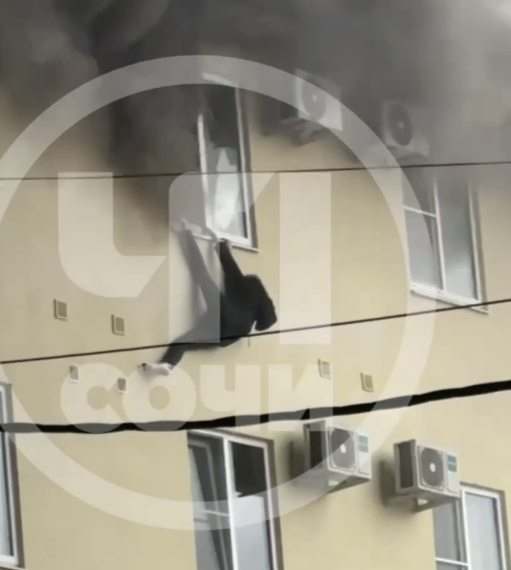 «ЧП Дагомыс»: в Сочи скончалась девушка, выпавшая из окна при пожаре