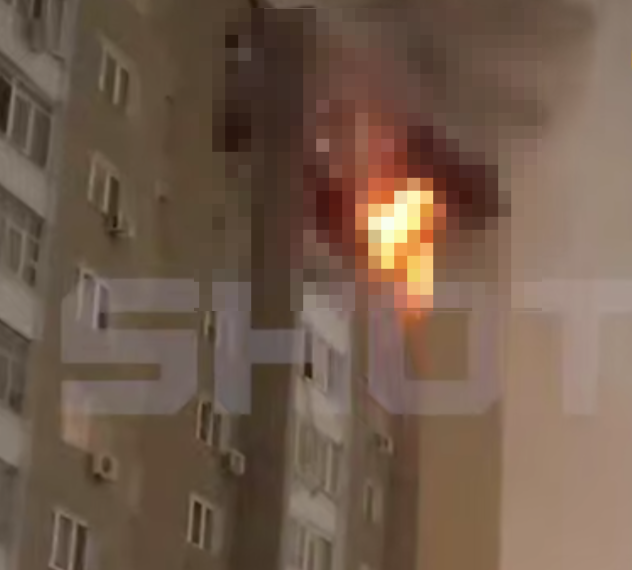 Появилось видео страшного пожара на 9-м этаже дома после падения БПЛА в Твери
