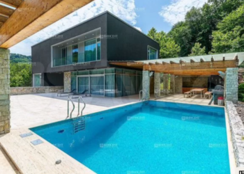 Эксклюзивная уединенная резиденция продается в Сочи за миллиард рублей