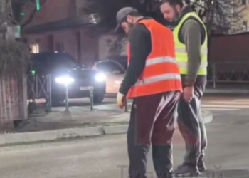 В Краснодаре асфальт чинят по принципу «и так сойдёт», прихлопывая ногой