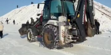 В Краснодаре жители спорят с застройщиком из-за снежной горки для детей