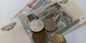 В Краснодаре заметили деньги с подозрительной начинкой