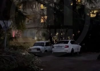 В Сочи четвертый день лежит оборванный провод под напряжением