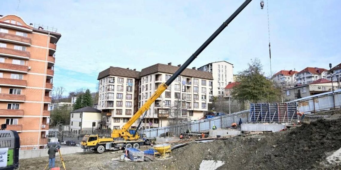 В Сочи построят три многоэтажки для жильцов аварийных домов