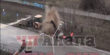 В Анапе сняли на видео грязевой «гейзер»