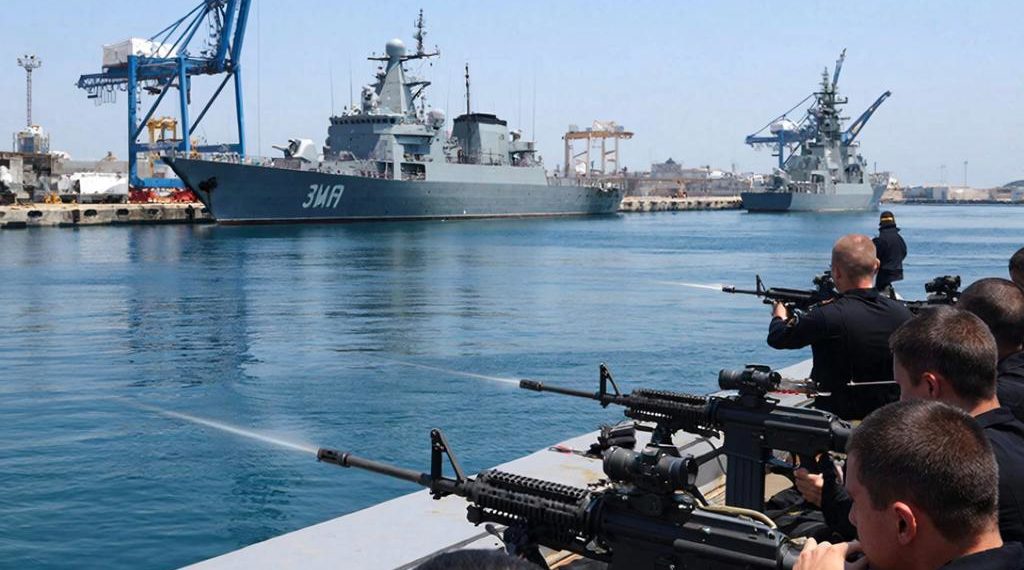 Пять периодов учебных стрельб запланированы в Морском порту Сочи 25 января