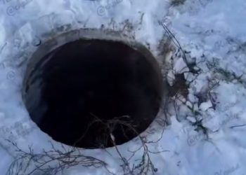 В Краснодаре 10-летняя девочка провалилась в закрытый снегом люк