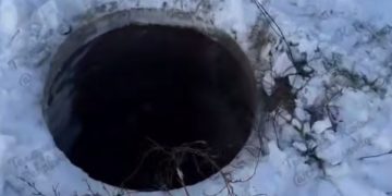 В Краснодаре 10-летняя девочка провалилась в закрытый снегом люк