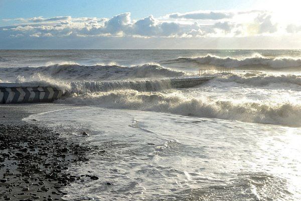 В Сочи ожидаются метровые волны 22 и 23 января