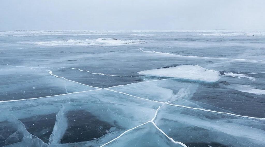 Азовское море у побережья Кубани превратилось в снежную пустыню