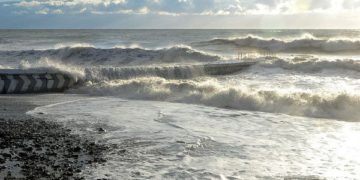 В Сочи ожидаются волны высотой до 1,2 метра 30 января