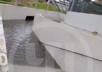 В Сочи затопило пешеходный переход