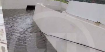 В Сочи затопило пешеходный переход