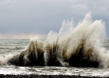 В Сочи и Сириусе прогнозируют мощные дожди и шторм силой 4-5 баллов