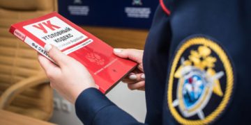 СК завел уголовное дело по факту падения 10-летней девочки в люк в Краснодаре