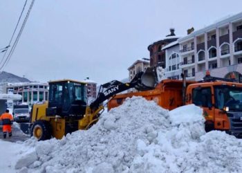 Прошунин: с дорог в Сочи вывезли около 70 тысяч кубометров снега