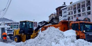 Прошунин: с дорог в Сочи вывезли около 70 тысяч кубометров снега