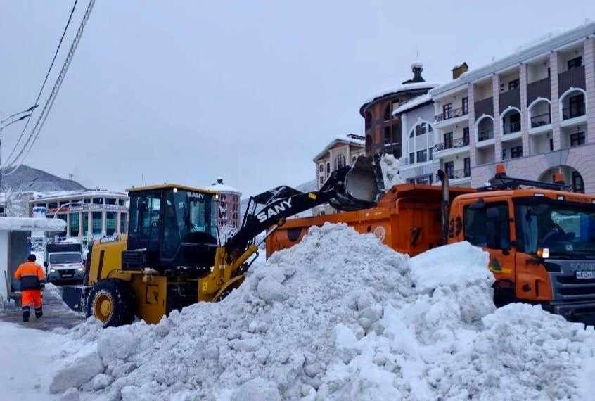 Прошунин: с дорог в Сочи вывезли около 70 тысяч кубометров снега