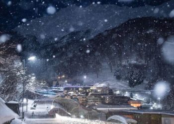 Снегопад спустился с гор в Сочи