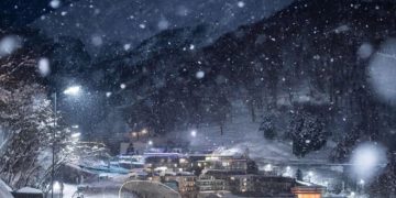 Снегопад спустился с гор в Сочи