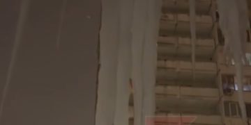 Краснодарцы жалуются на двухметровые сосульки