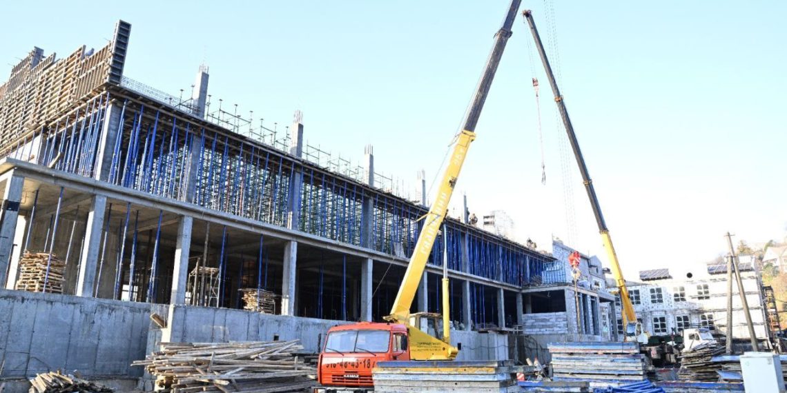 В Горном Лоо в Сочи строят блок начальной школы №87