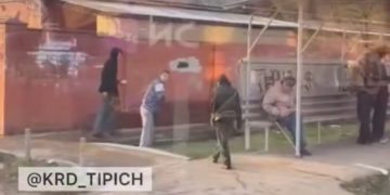 В Краснодаре зацеперы закидали трамвай камнями